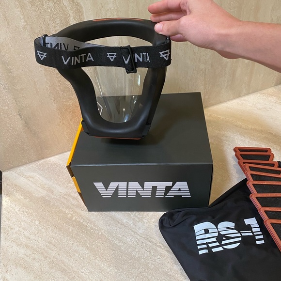 VINTA RS-1 face shield with HEPA 11 filters - Picture 3 of 6